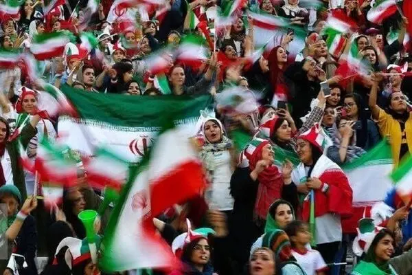 تاج: شورای عالی امنیت ملی ورود زنان به ورزشگاه‌های فوتبال را تصویب کرد