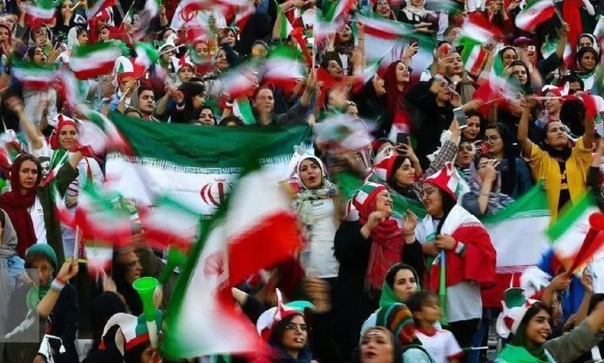 تاج: شورای عالی امنیت ملی ورود زنان به ورزشگاه‌های فوتبال را تصویب کرد