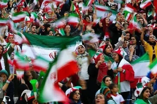 تاج: شورای عالی امنیت ملی ورود زنان به ورزشگاه‌های فوتبال را تصویب کرد