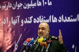  سردار سلامی: اندیشه‌های ظاهر شده در دهه‌های اول سپاه باید به نسل‌های بعدی انتقال یابد 