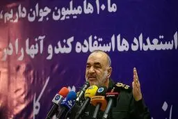 سردار سلامی: اندیشه‌های ظاهر شده در دهه‌های اول سپاه باید به نسل‌های بعدی انتقال یابد 