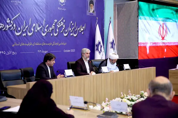 رایزنان فرهنگی، متولی اصلی حضور ایران در نمایشگاه‌های کتاب خارجی