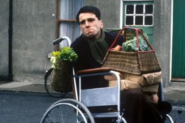 پخش فیلم سینمایی «پای چپ من» از شبکه نمایش