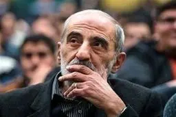 زلف‌های گره‌زده به نرده‌های کاخ سفید
