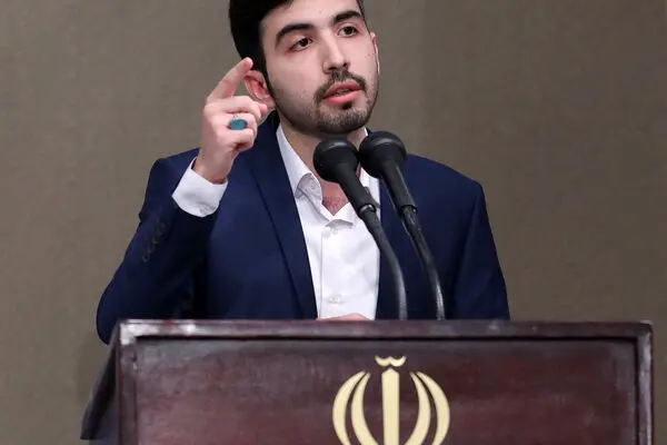 همه به این دو سال سربازی به عنوان یک خندق نگاه می‌کنند