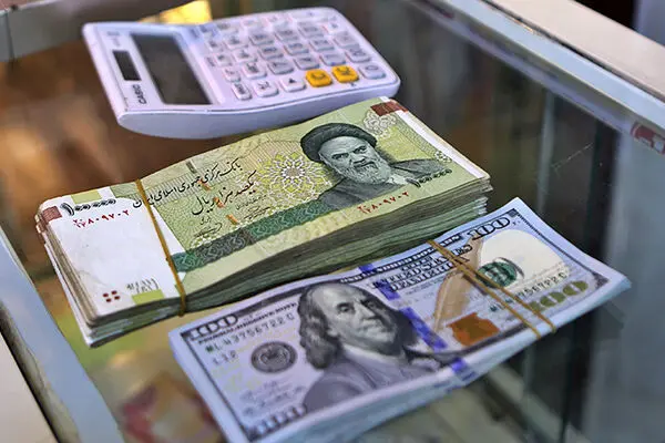 دلار ۲۴ هزار و ۷۸۸ تومان است 