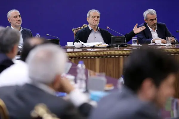 جدال ارزی وزیر اقتصاد و رئیس کل بانک مرکزی در جلسه هیأت عالی بانک مرکزی
