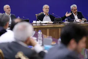 جدال ارزی وزیر اقتصاد و رئیس کل بانک مرکزی در جلسه هیأت عالی بانک مرکزی