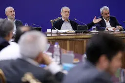جدال ارزی وزیر اقتصاد و رئیس کل بانک مرکزی در جلسه هیأت عالی بانک مرکزی