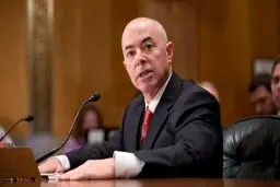 وزیر امنیت داخلی آمریکا: ترامپ توافقات غیرقانونی علیه منافع کشور امضا کرد
