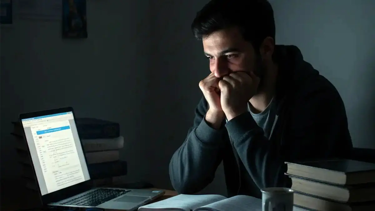 بررسی مضرات مطالعه PDF برای دانش‌آموزان و دانشجویان