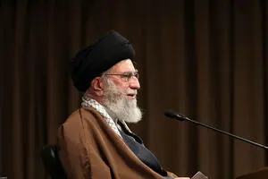 رهبر انقلاب: امام راحل ابعاد فراموش‌شده دین را احیا کرد