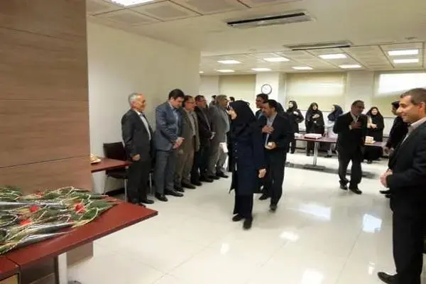 خشم کارکنان بیمه مرکزی از دریافت حقوق نجومیِ مدیران/ رو دست مدیران خیابان آفریقا به کارکنان، با امضای طیب‌نیا
