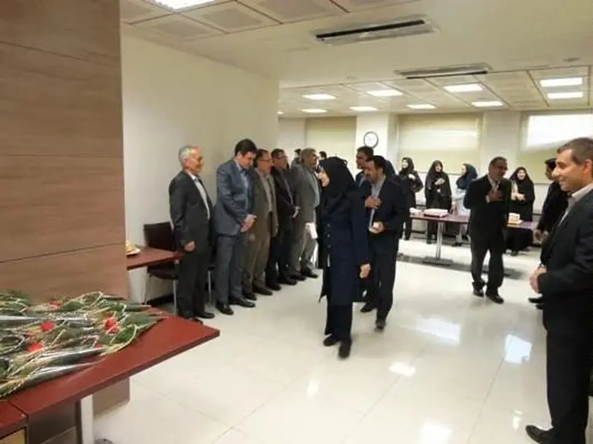 خشم کارکنان بیمه مرکزی از دریافت حقوق نجومیِ مدیران/ رو دست مدیران خیابان آفریقا به کارکنان، با امضای طیب‌نیا