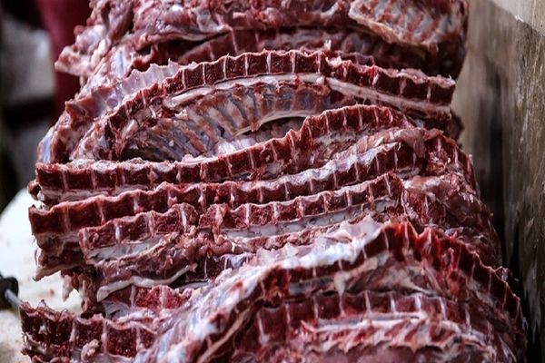 
قیمت گوشت کاهش یافت/ نرخ هر کیلو دام زنده ۵۹ هزار تومان
