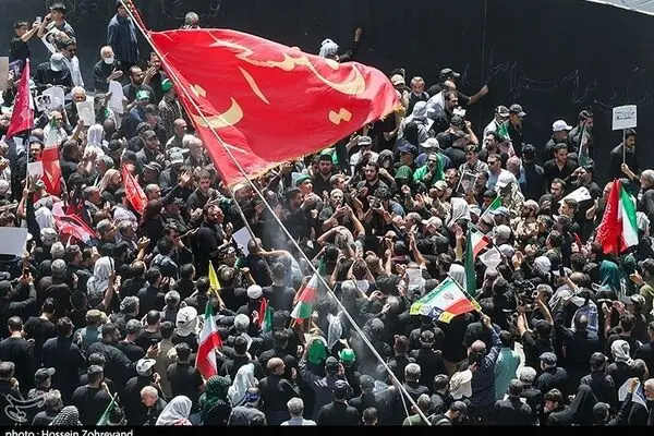 مردم از عزاداری برای رهبر شهید خسته نمی‌شوند؛ جلوه‌ای از وفاداری در آیین‌های سوگواری