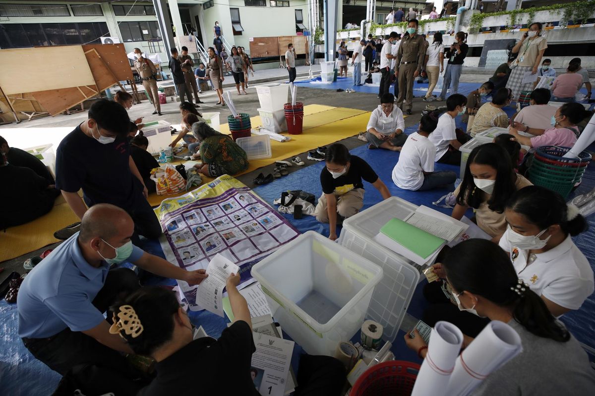 حاکمان نظامی تایلند کنار گذاشته می شوند؟