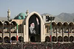 زمان اقامه نماز بر پیکر رهبر شهید به ساعت ۸ صبح تغییر کرد