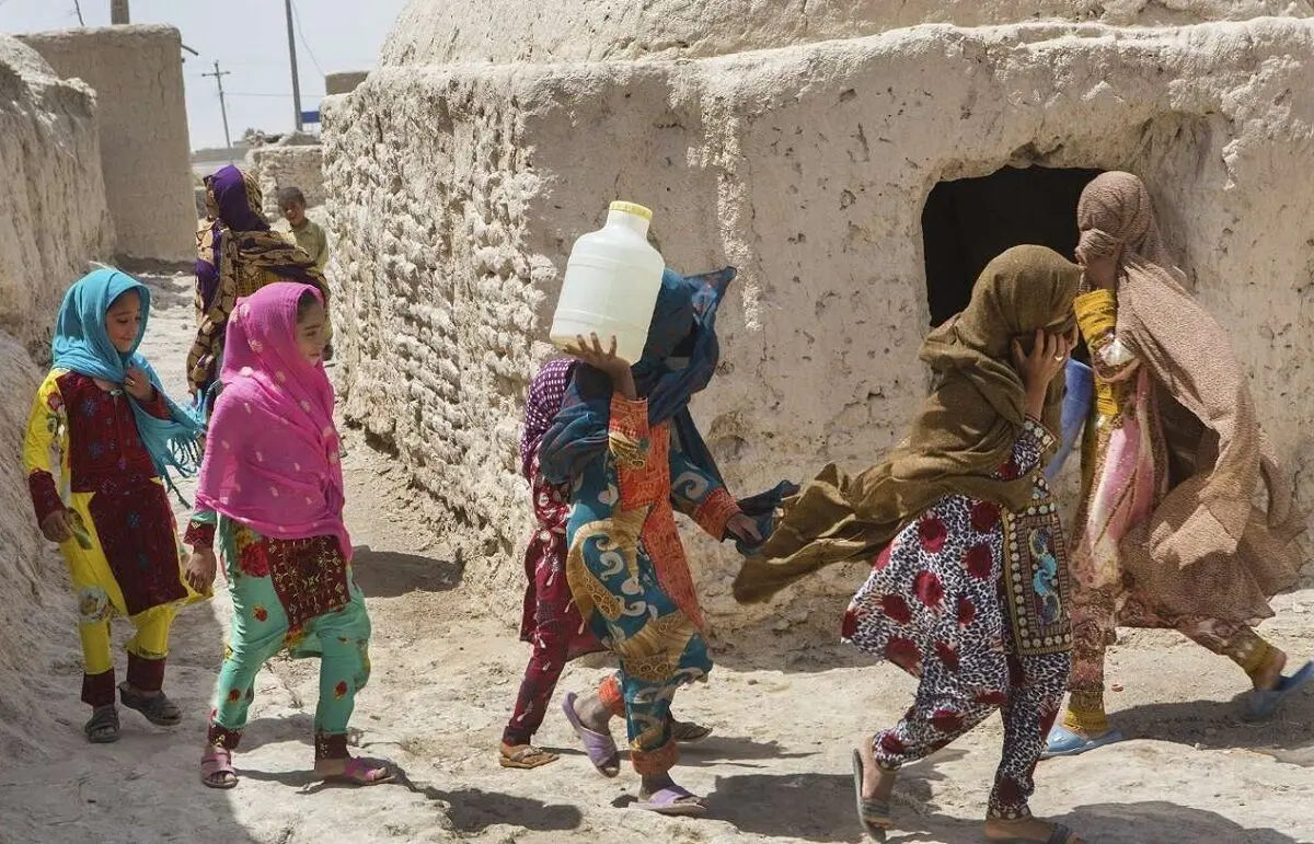 نیمی از جمعیت ایران بر لبه فقر