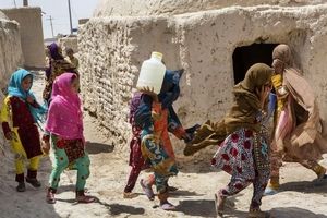 نیمی از جمعیت ایران بر لبه فقر