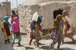 نیمی از جمعیت ایران بر لبه فقر