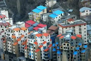 ساخت و ساز بی‌رویه در مناطق کوهستانی دیزین و شمشک