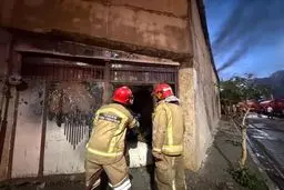 حریق در انبار لوازم یدکی خودرو در جاده قدیم کرج+فیلم