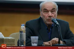 سیاست باید تابع فلسفه باشد