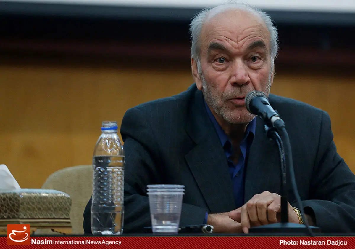 سیاست باید تابع فلسفه باشد