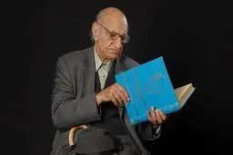 تاریخ‌نگاری دکتر باستانی پاریزی یکسره درس عبرت بود