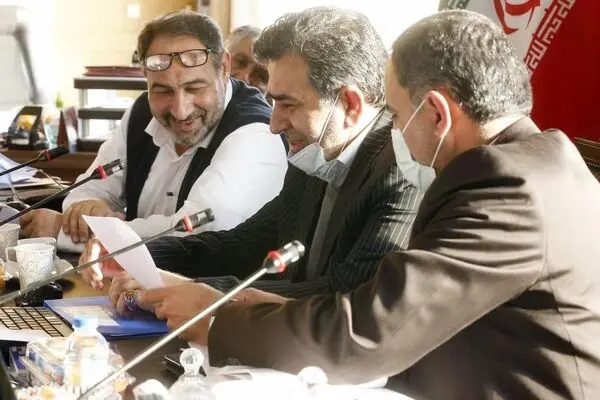 کاهش ساعت کاری کارمندان دولت غیرقانونی است