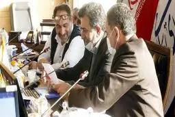 کاهش ساعت کاری کارمندان دولت غیرقانونی است