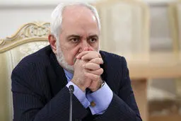 ظریف: همچنان به‌صورت غیررسمی به وزارت خارجه کمک می‌کنم