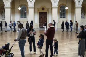 چه کسی بر انتخابات فرانسه نظارت می کند؟