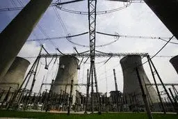 بهره‌برداری از نخستین پروژه ۲۵ مگاواتی تولید همزمان برق و آب شیرین در بهمن‌ماه