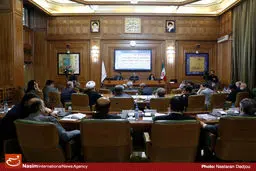 نشست هفتگی شورای شهر تهران/ لایحه برنامه پنج‌ساله دوم شهرداری تهران توسط معاون برنامه‌ریزی شهردار تقدیم شورا شد/ برخی اعضای شورای شهر از عدم حضور قالیباف در جلسه تقدیم لایحه برنامه پنج‌ساله دوم انتقاد کردند/ طلایی: شهردار به دلیل کسالت پدرش در بیمارستان ب