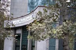 متولیان حوزه بهداشت برای پرداخت حقوق نجومی نامه‌نگاری می‌کنند! 