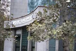 متولیان حوزه بهداشت برای پرداخت حقوق نجومی نامه‌نگاری می‌کنند! 