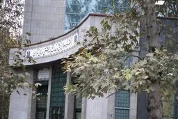 متولیان حوزه بهداشت برای پرداخت حقوق نجومی نامه‌نگاری می‌کنند! 