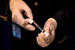  تکمیل فاز اول تست انسانی واکسن ایرانی کرونا تا ۱۰ اسفند 