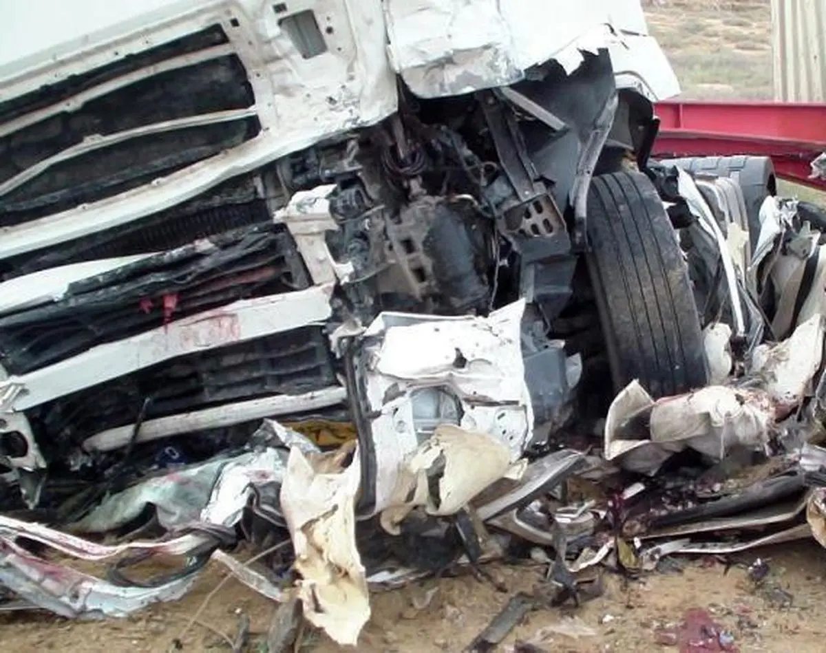 تصادف سوزوکی ویتارا با یک دستگاه کامیون