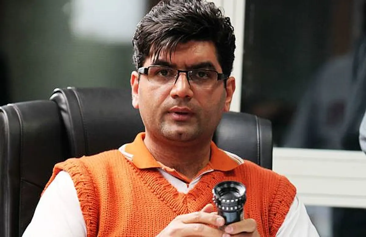 مدیران شبکه دو به پشت صحنه فیلم 'بین خودمون بمونه' رفتند