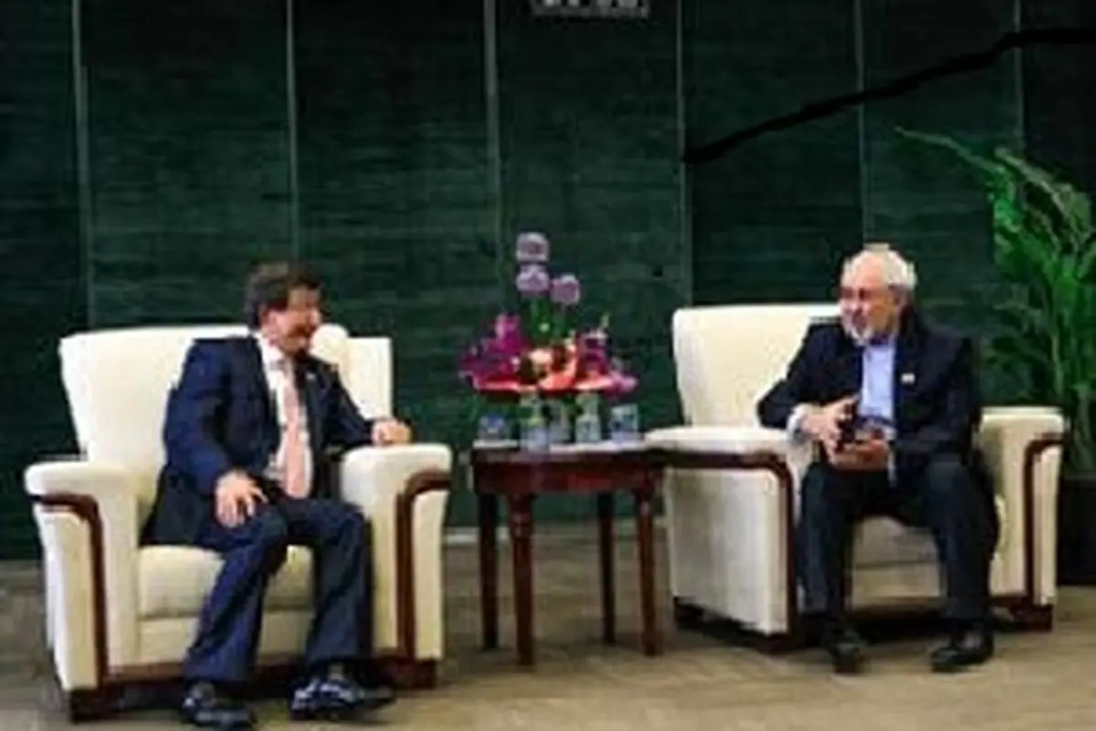 ظریف با بازماندگان حادثه معدن سوما ابراز همدردی کرد