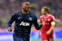 مدافع تیم ملی فرانسه قراردادش را با منچستریونایتد تمدید کرد