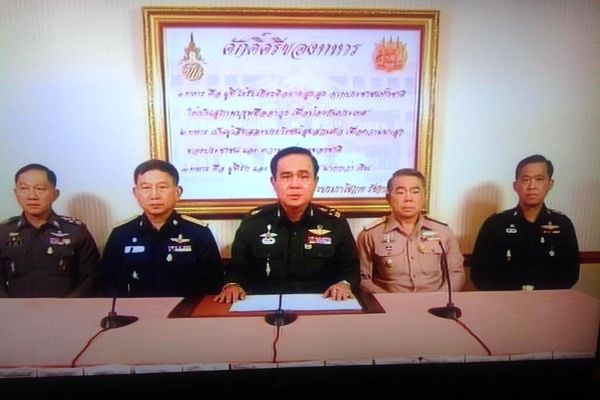 ارتش تایلند: نخست‌وزیر سابق و تعدادی از سیاسیون بازداشت شده‌اند