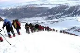 بانوان ورزشکار خاش مسیر صعود به قله 