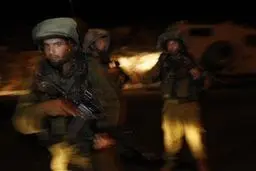 افراد مسلح به منزل وزیر کشور تونس حمله کردند