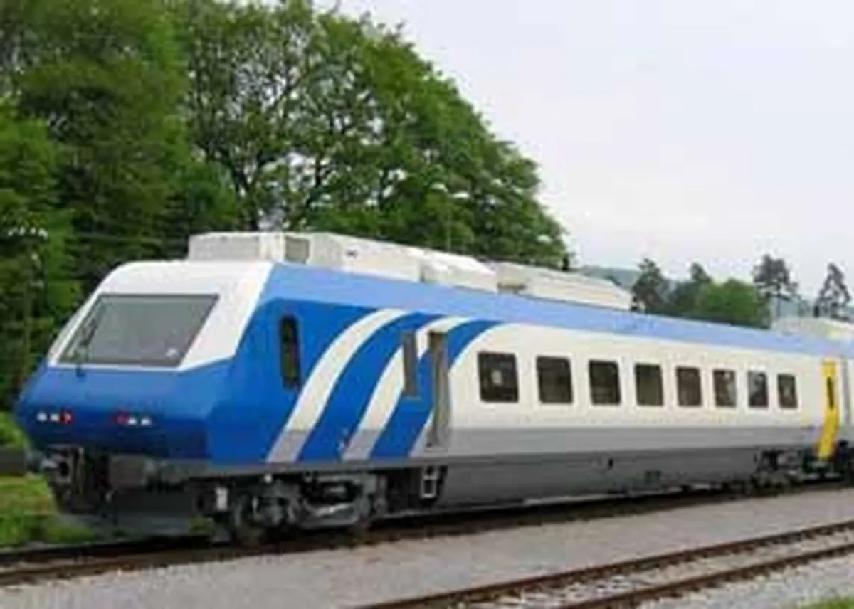 نخستین قطار سریع‌السیر دو طبقه تهران-زنجان با حرکت آزمایشی به زنجان رسید