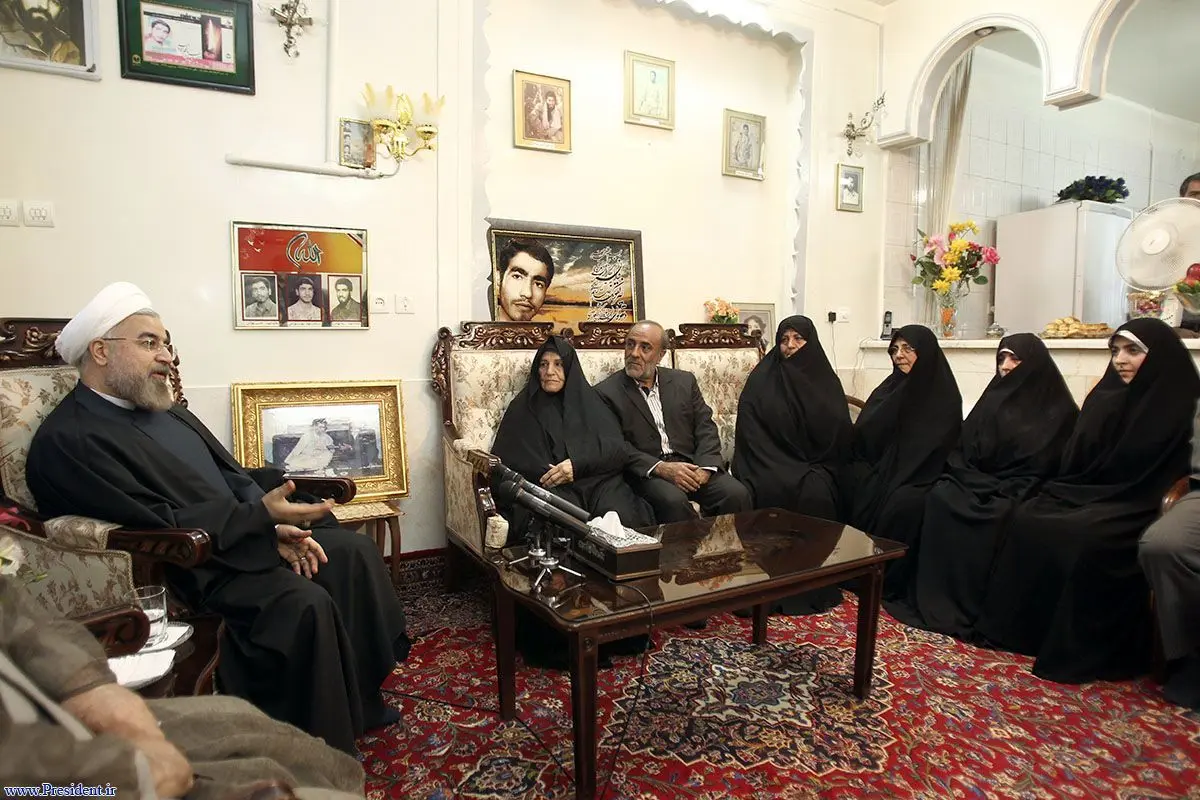 رئیس‌جمهور با مادر سه شهید، جانباز و آزاده دفاع مقدس دیدار کرد