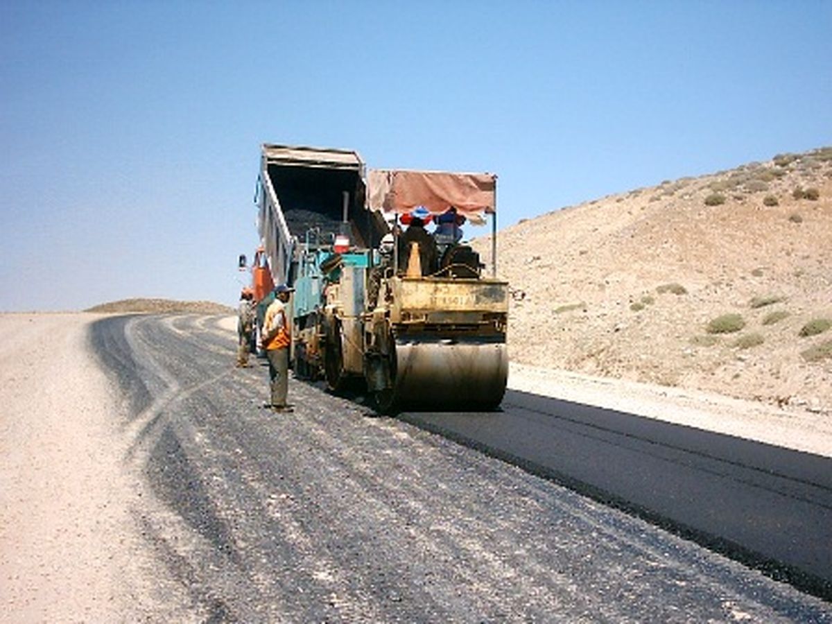 معاون وزیر راه از اختصاص ۵۰۰ هزار تن قیر برای آسفالت راه‌های روستایی در سال جاری خبر داد